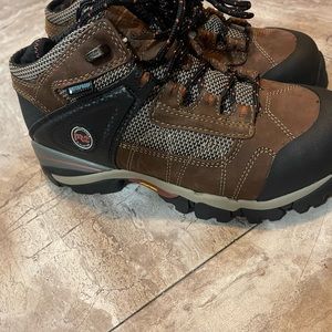 Timberland Pro new without tags, never worn. Size 7M men.
